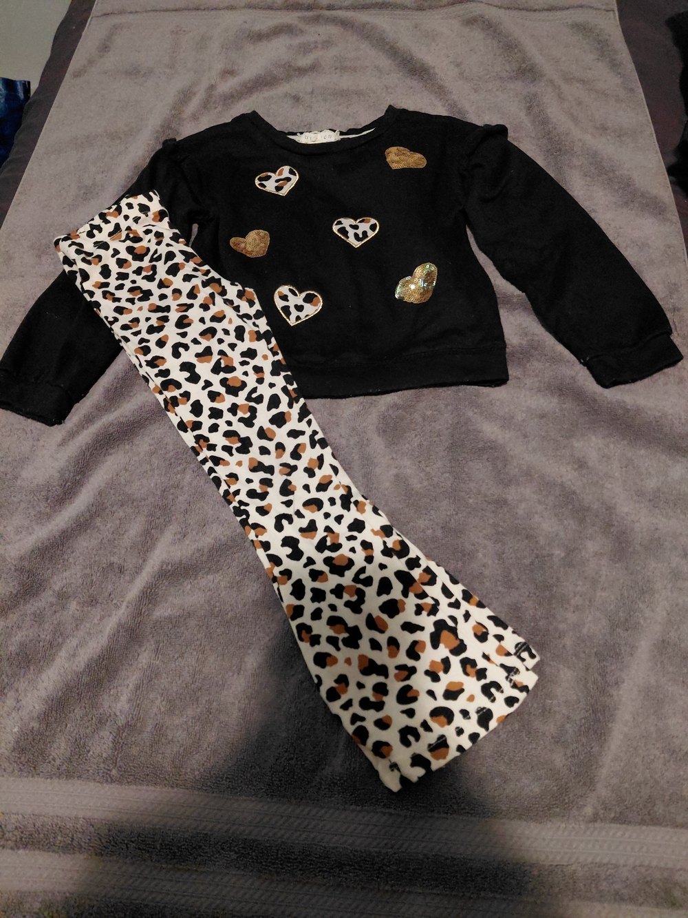Kids Black Heart Accent Sweatshirt & Leopard Print Leggings Matching Set